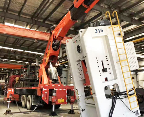 庆元县附近随车吊出租，轻松解决运输难题