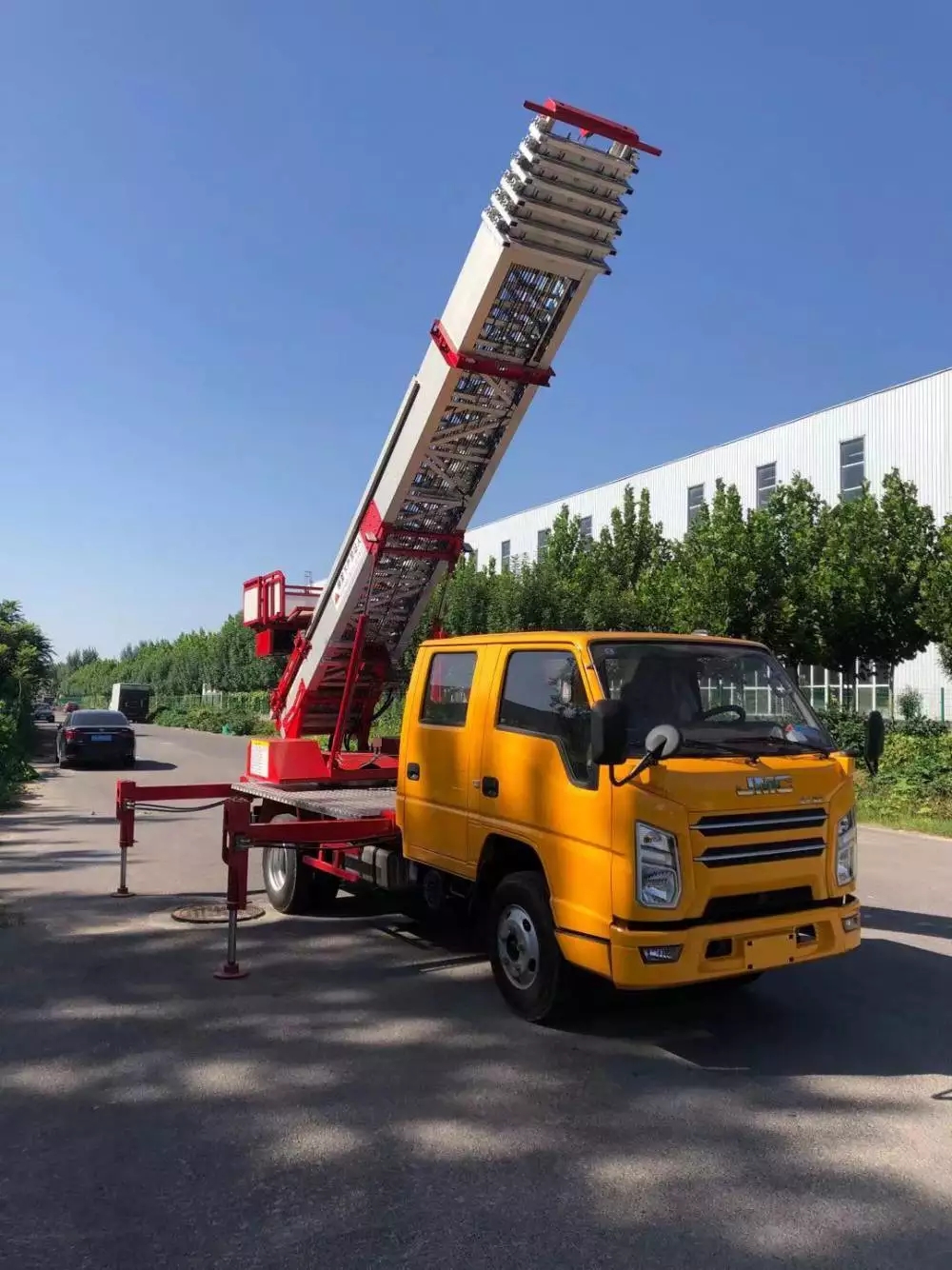 庆元县附近的云梯车出租服务：轻松解决高空作业需求