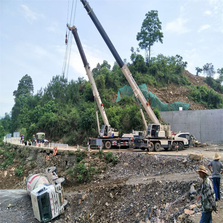 庆元县汽车掉沟里叫吊车救援要多少钱